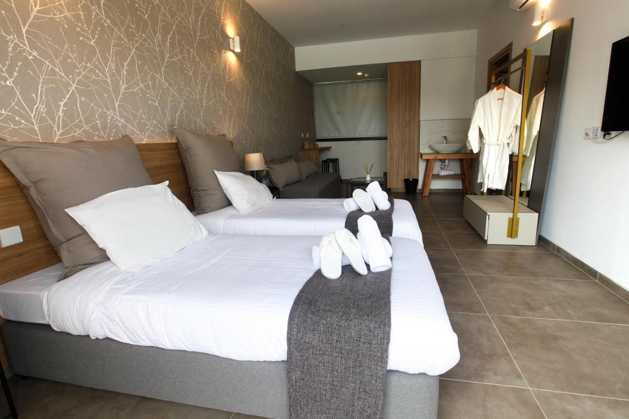 Cosmopolis Multi-Venue Aparthotel Larnaca Bagian luar foto
